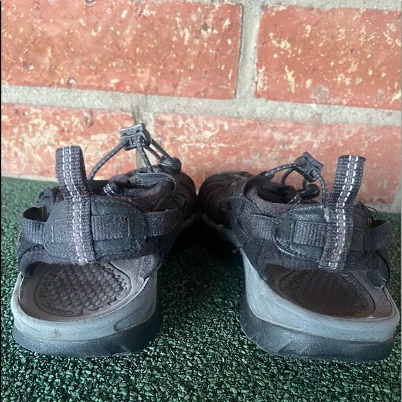 Keen Sandals size 6.5  - Picture 8 of 9